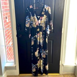 Floral maxi dress, never been worn tags still attached.